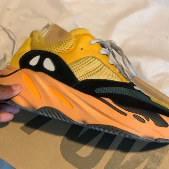 new yeezys 700 sun